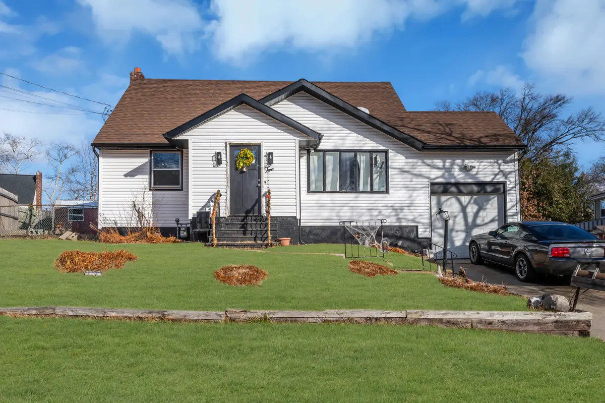 2 Mill Ct, Linden, NJ 07036-5606