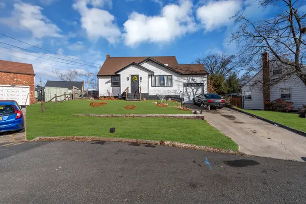 2 Mill Ct, Linden, NJ 07036-5606