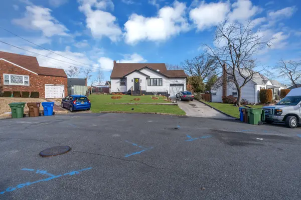 2 Mill Ct, Linden, NJ 07036-5606