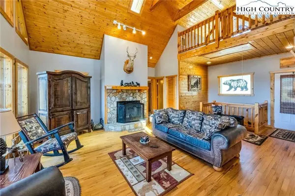 256 Deer Knoll DR, Piney Creek, NC 28663