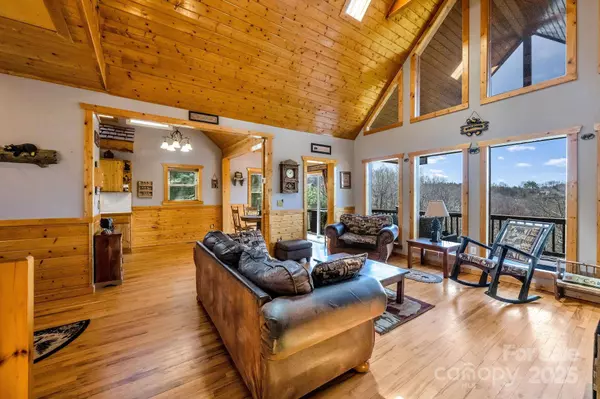 256 Deer Knoll DR, Piney Creek, NC 28663