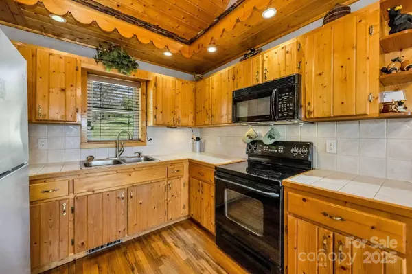 256 Deer Knoll DR, Piney Creek, NC 28663