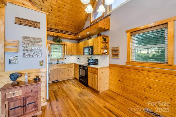 256 Deer Knoll DR, Piney Creek, NC 28663