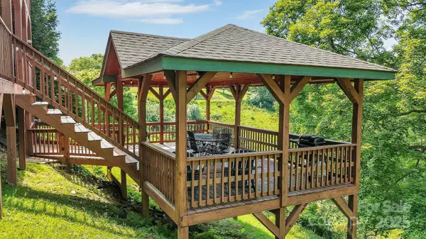 240 Deer Knoll DR, Piney Creek, NC 28663