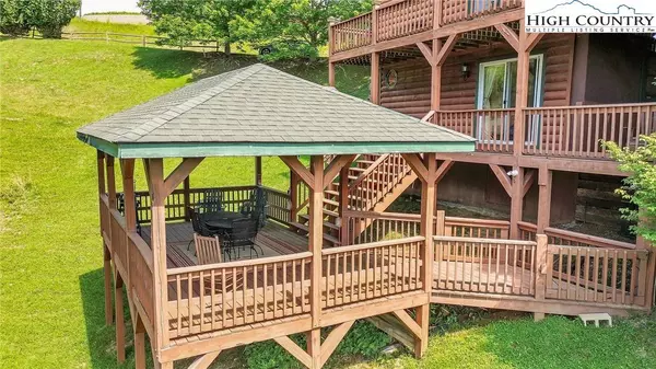 240 Deer Knoll DR, Piney Creek, NC 28663