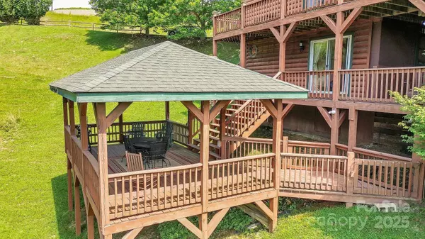 240 Deer Knoll DR, Piney Creek, NC 28663