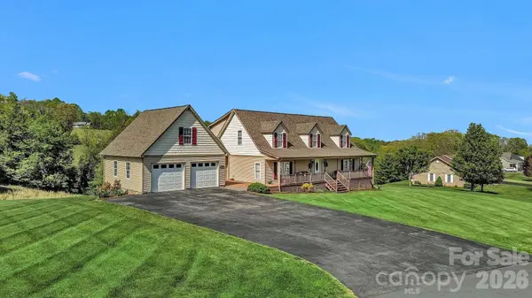 461 Doctors ST, Sparta, NC 28675