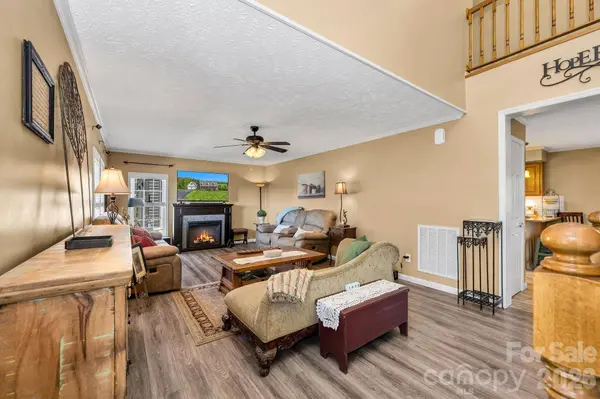 461 Doctors ST, Sparta, NC 28675