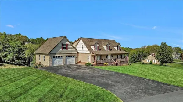 461 Doctors ST, Sparta, NC 28675