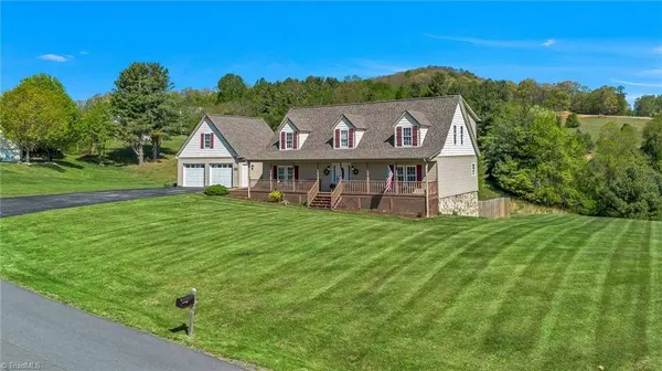 461 Doctors ST, Sparta, NC 28675