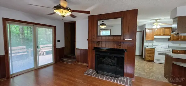 139 Little Creek LN, Glade Valley, NC 28627