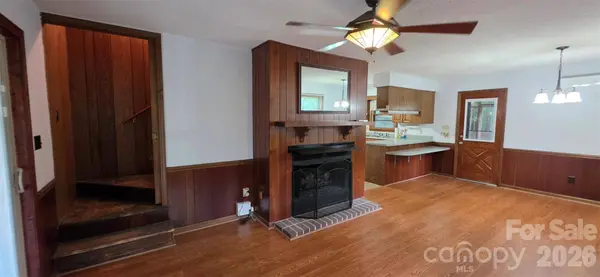 139 Little Creek LN, Glade Valley, NC 28627