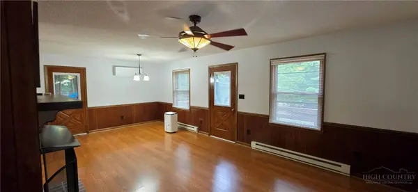 139 Little Creek LN, Glade Valley, NC 28627