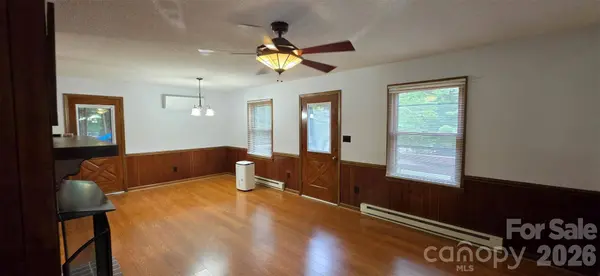 139 Little Creek LN, Glade Valley, NC 28627