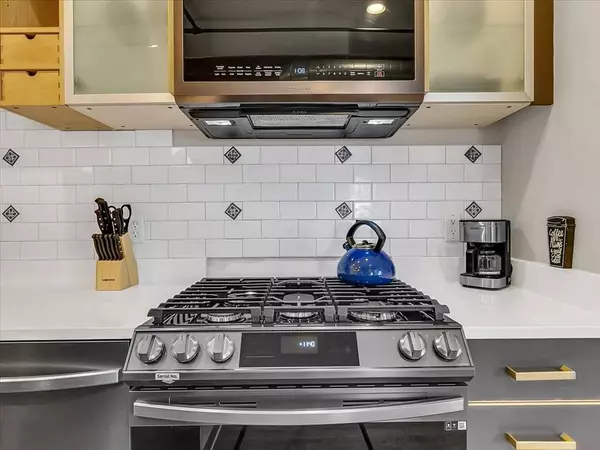 281 Essex St #303, Salem, MA 01970