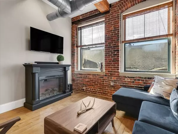 281 Essex St #303, Salem, MA 01970