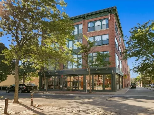 281 Essex St #303, Salem, MA 01970