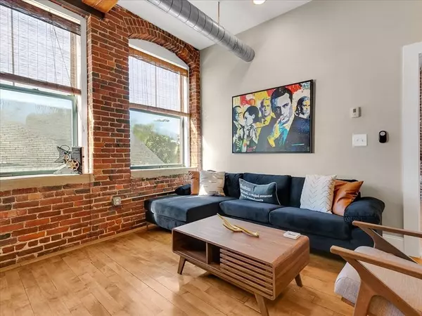 281 Essex St #303, Salem, MA 01970