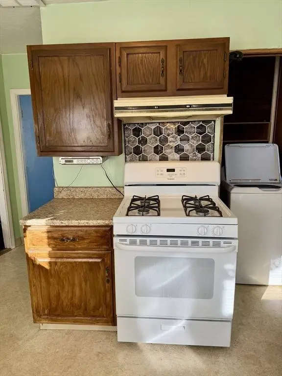 79 Lawrence St, Salem, MA 01970