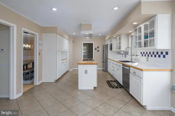 16 SAW MILL RD, Medford, NJ 08055