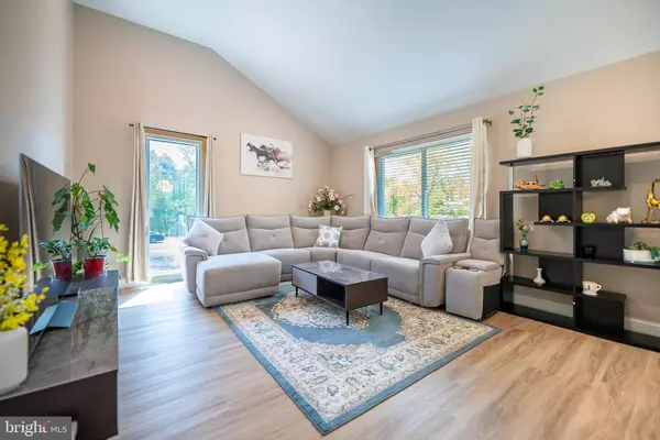 110 HOPEWELL RD, Marlton, NJ 08053