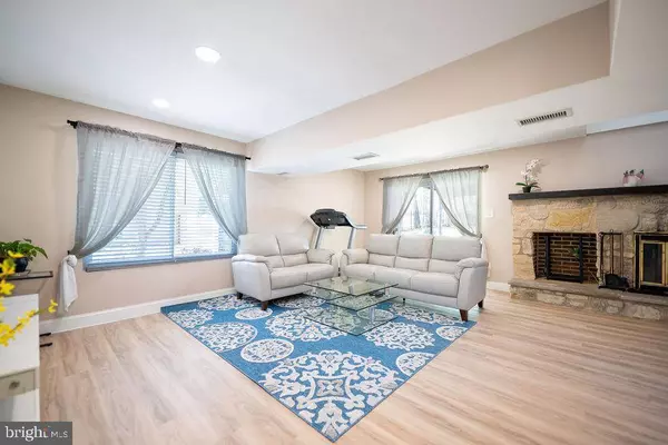 110 HOPEWELL RD, Marlton, NJ 08053