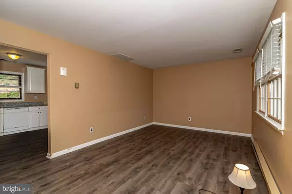 23 W SHORE DR, Southampton, NJ 08088