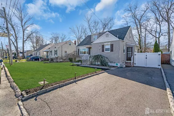 13 Chase AVE, Avenel, NJ 07001
