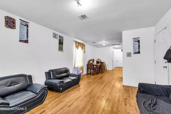 544 Broadway, Elizabeth Port, NJ 07206