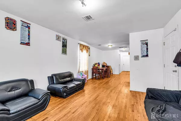 544 Broadway, Elizabeth, NJ 07206