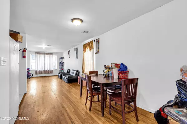 544 Broadway, Elizabeth Port, NJ 07206