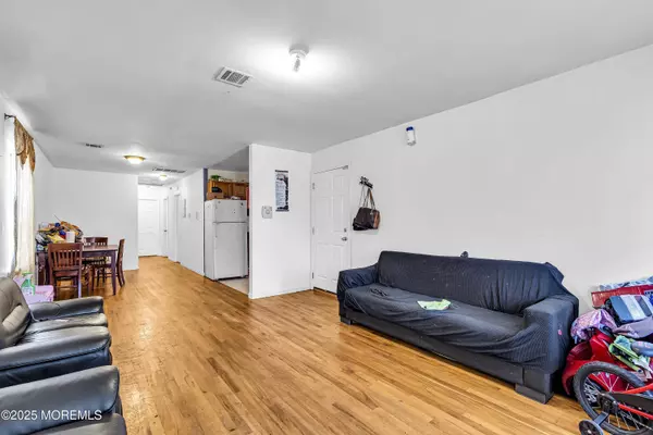 544 Broadway, Elizabeth Port, NJ 07206