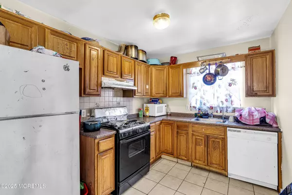 544 Broadway, Elizabeth Port, NJ 07206