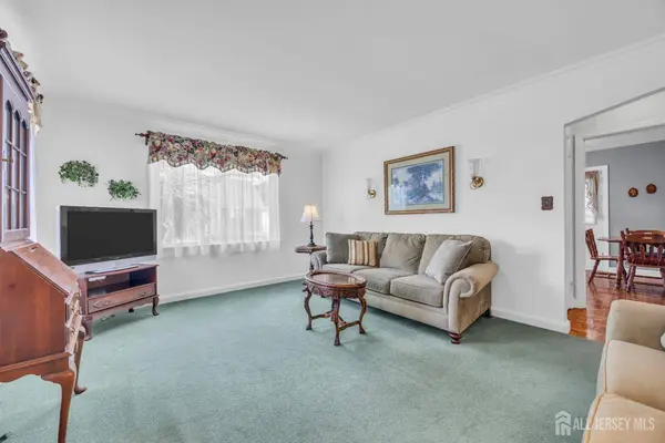 143 Safran AVE, Edison, NJ 08837