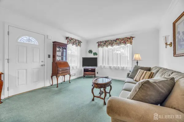 143 Safran AVE, Edison, NJ 08837