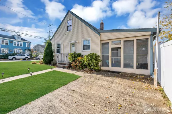 20 Burnet ST, Avenel, NJ 07001