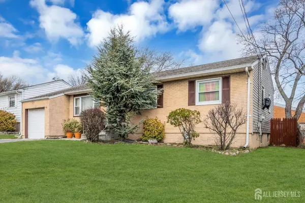 14 Hastings PL, Carteret, NJ 07008