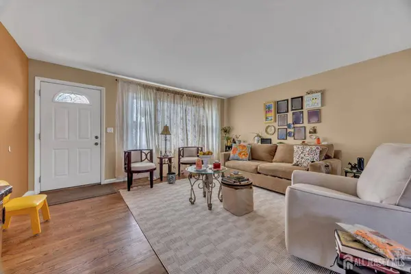 14 Hastings PL, Carteret, NJ 07008