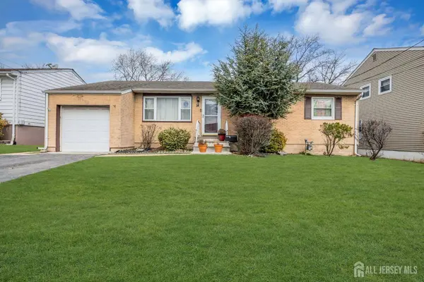 14 Hastings PL, Carteret, NJ 07008