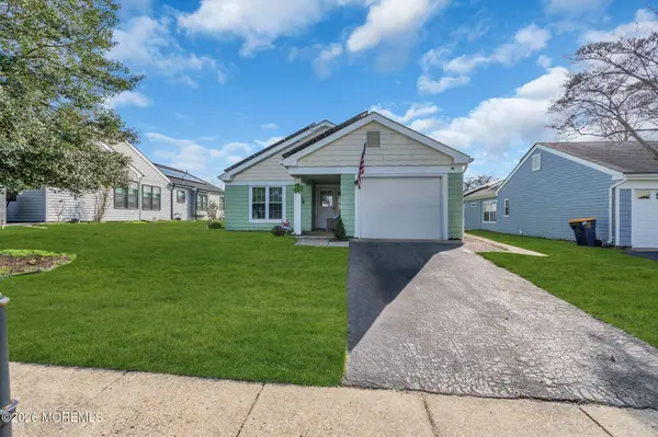 13 Newbury Row, Manchester, NJ 08759