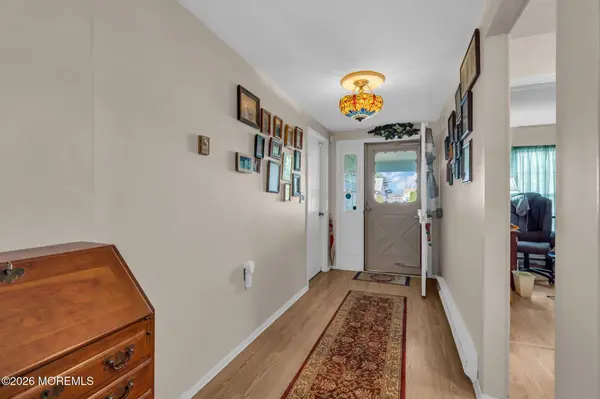 13 Newbury Row, Manchester, NJ 08759
