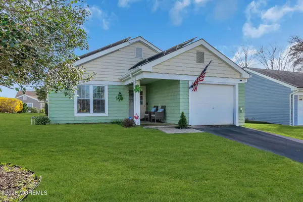 13 Newbury Row, Manchester, NJ 08759