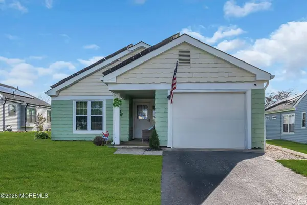 13 Newbury Row, Manchester, NJ 08759