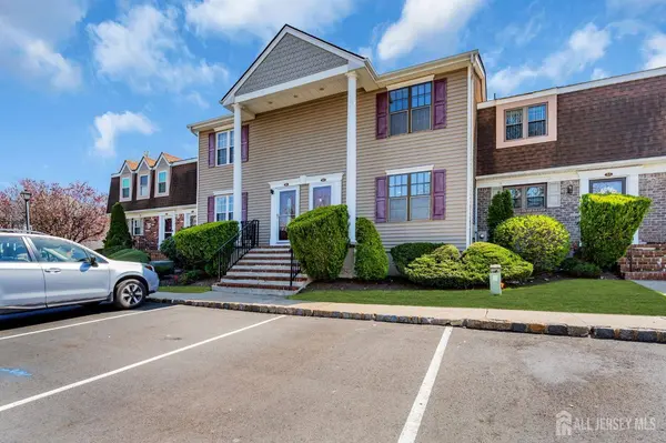 53 Heritage LN, Fords, NJ 08863