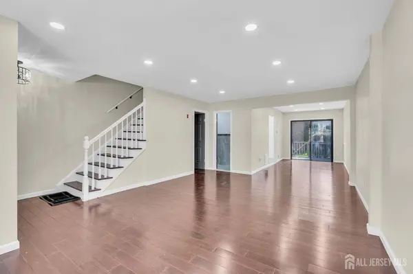 53 Heritage LN, Fords, NJ 08863