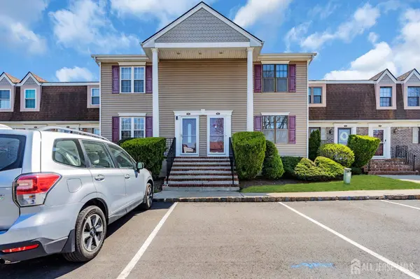 53 Heritage LN, Fords, NJ 08863