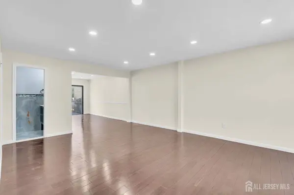 53 Heritage LN, Fords, NJ 08863