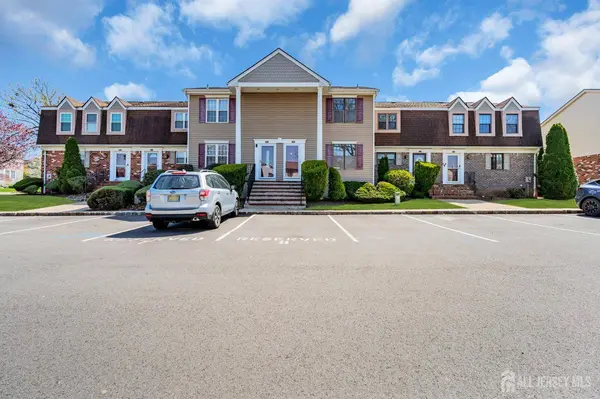 53 Heritage LN, Fords, NJ 08863