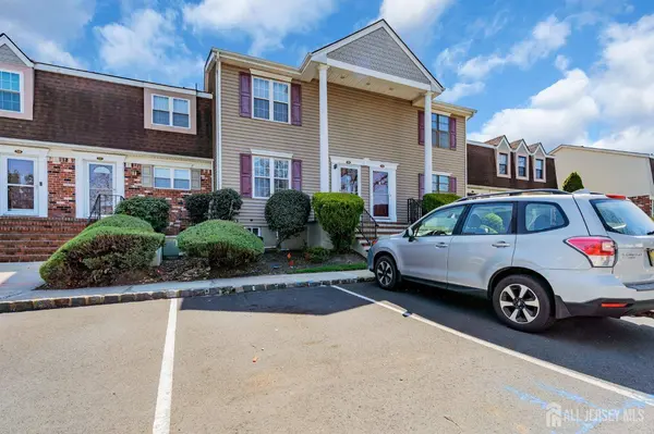 53 Heritage LN, Fords, NJ 08863