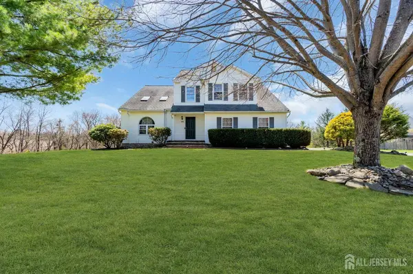 52 Zeller DR, Franklin Twsp, NJ 08873